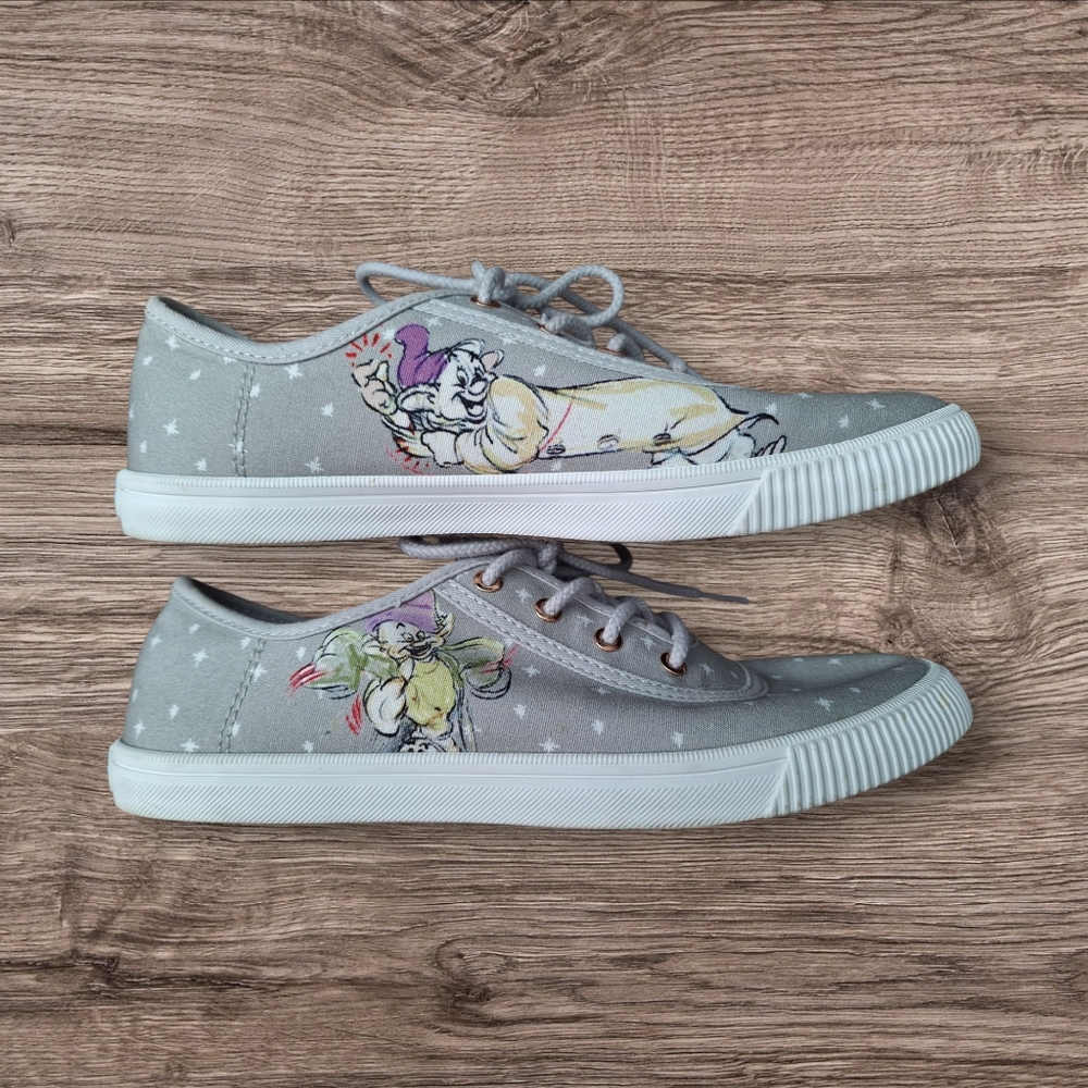 TOMS x Disney Seven Dwarfs Dopey Printed Canvas Shoe Womens Size 6